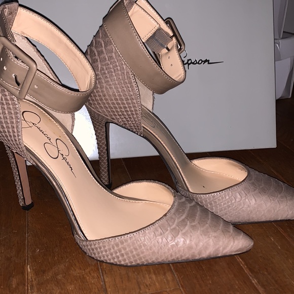 Jessica Simpson taupe ankle strap pumps. - Picture 3 of 3